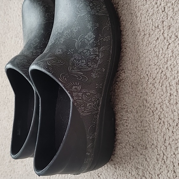 Crocs Women's Slip On Clogs - Picture 7 of 12